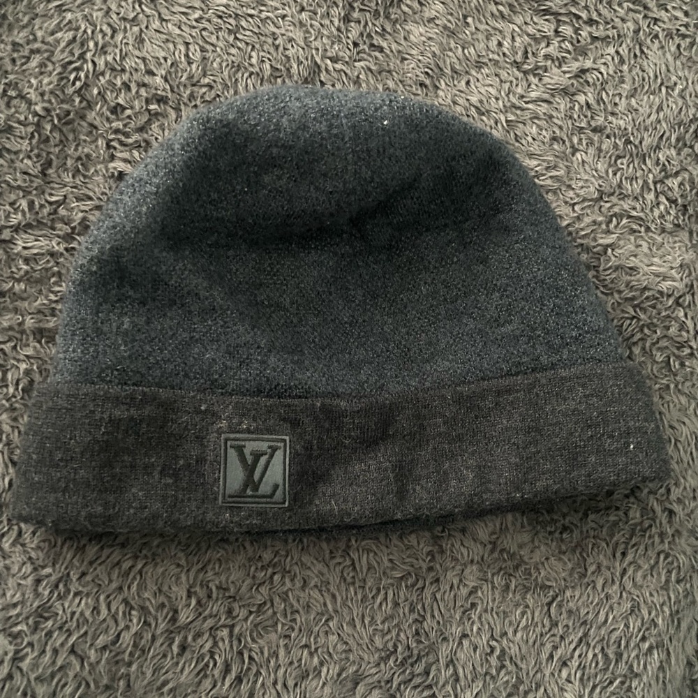 Louis Vuitton hat f